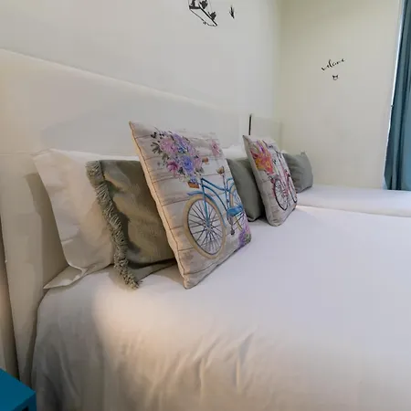 Family House אכסניה אבאירו