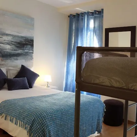Family House אכסניה *