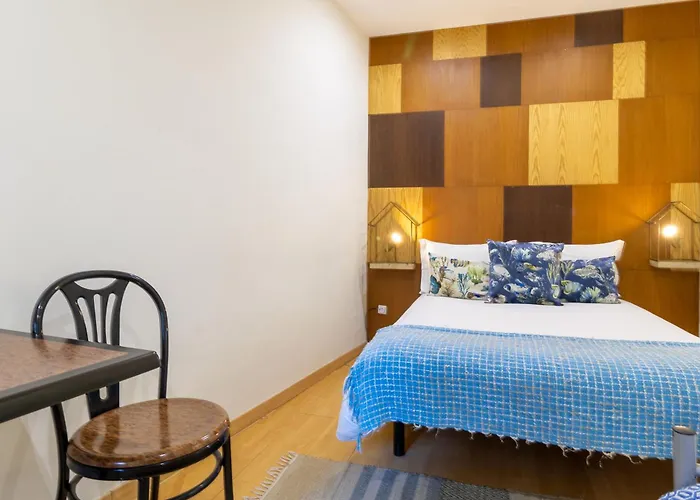 Family House بيت شباب أفيرو